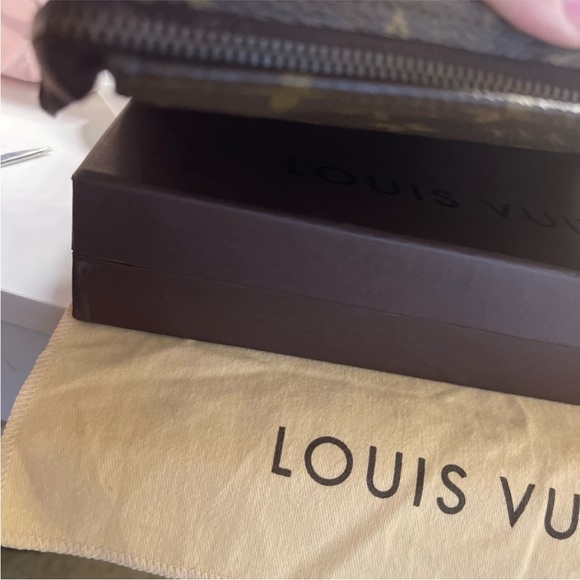 Authentic Louis Vuitton Vintage Monogram Toiletry 26 Beautiful Vintage Pouch 🔥 - Picture 3 of 13